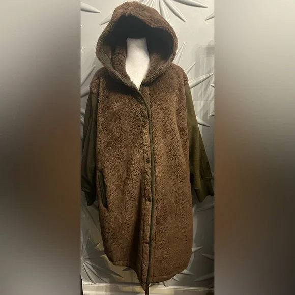 NWOT American Eagle SZ L brown/green faux fur coat w/fabric sleeves/bust 54” - Picture 6 of 12